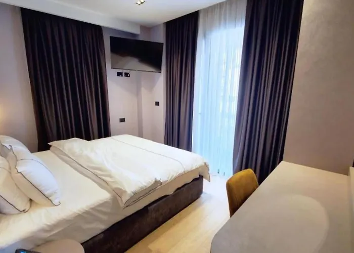 Starlight Hotel Tiran