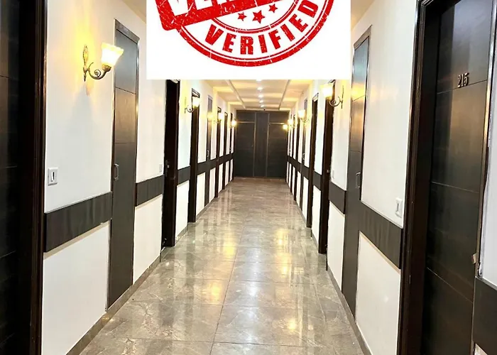 Hotel Jb Residency !! Luxurious & Royal Balcony Rooms !! Large Rooms Zirakpur