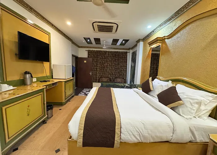 Hotel Melrose Inn - Near Railway Station , Aligarh