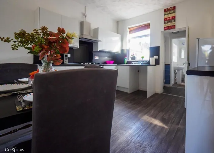 12 Cornwallis Lodge Family Room 1 Stoke-on-Trent