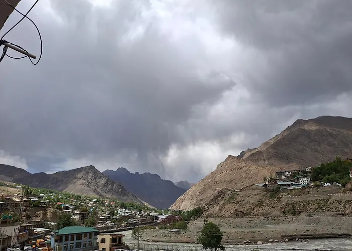 Zulfiqar Hotel & Restaurant Kargil