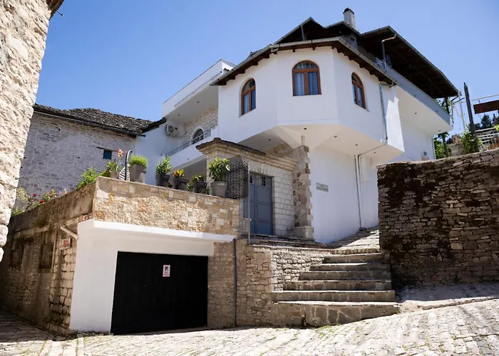 Villa Em Gjirokaster