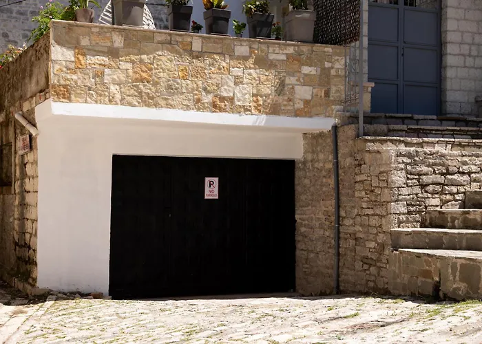 Villa Em Gjirokaster