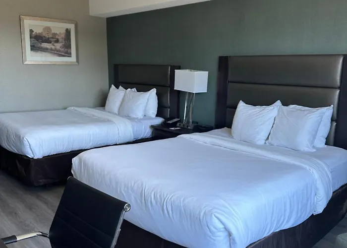 Port Hope Inn & Suites