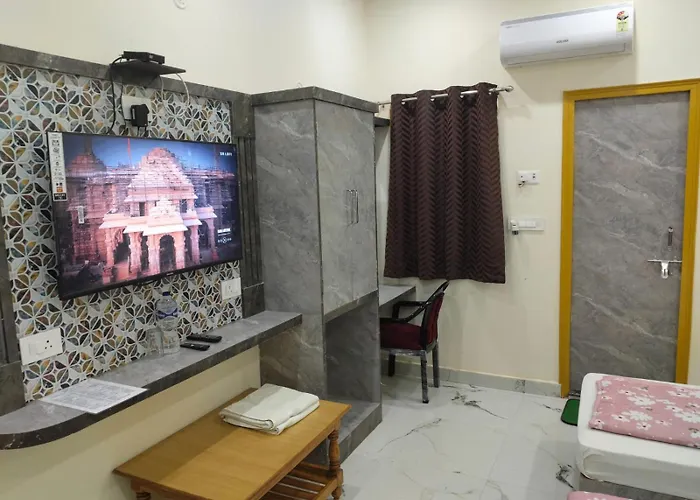 Hotel Dev Inn Ayodhya