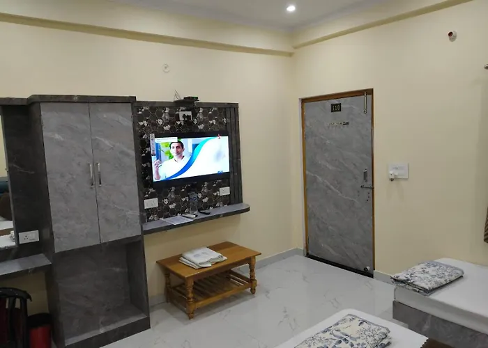 Hotel Dev Inn Ayodhya