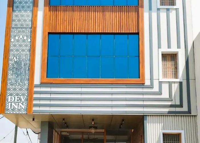 Hotel Dev Inn Ayodhya