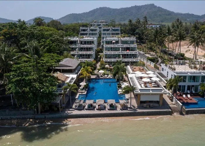 Poppy Beachfront Residence Rawai