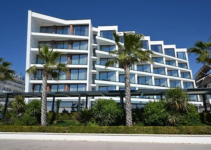 Luxury Premium Finese Hotel Golem 