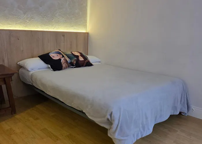 Hostal Santa Ana Colors Madrid