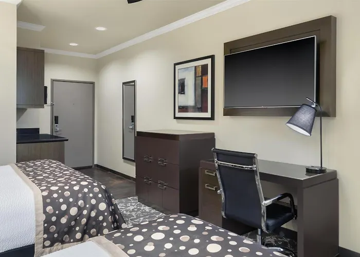 Best Western Premier Crown Chase Inn & Suites Denton