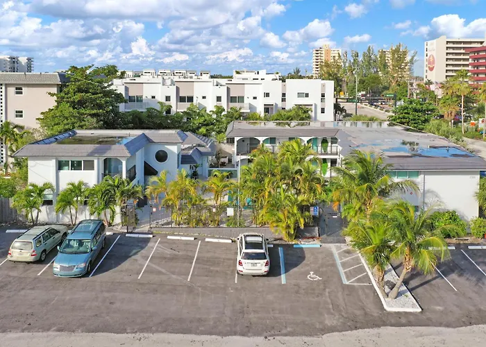 Bright Beachside Getaway Pompano Beach