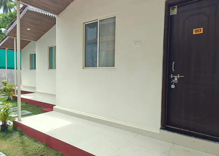 Seven Petals Cottages Morjim