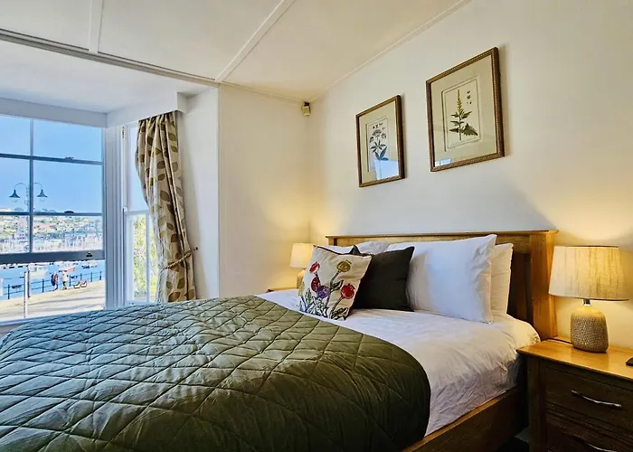 The Floating Bridge Hotel Dean 