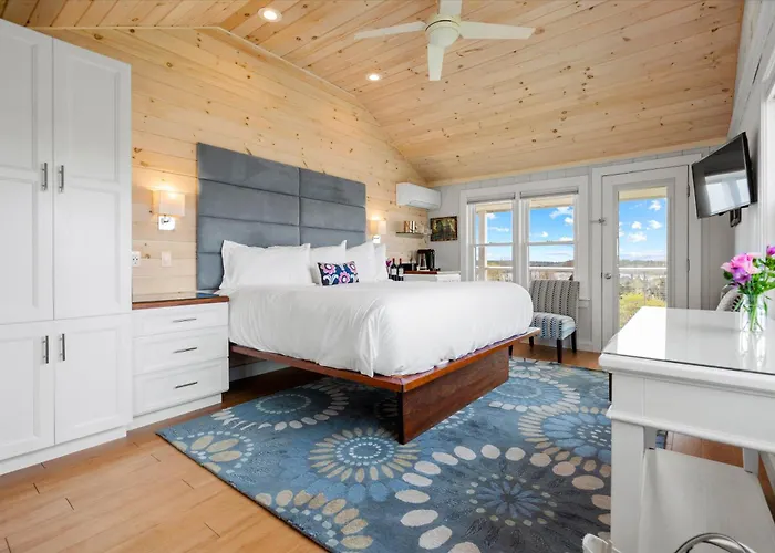 Topside Inn Boothbay Harbor