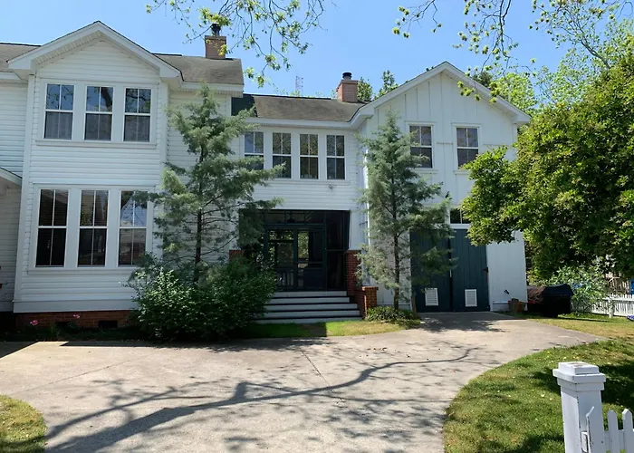 Cameron House Next Door Manteo