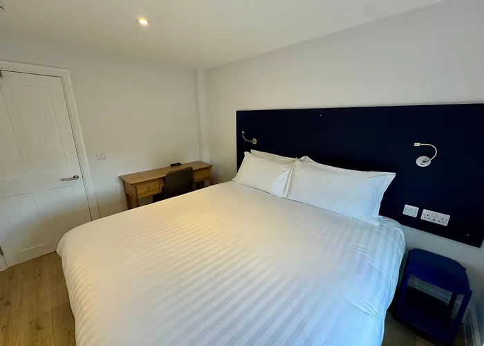 Brentwood Hotel & Apartments