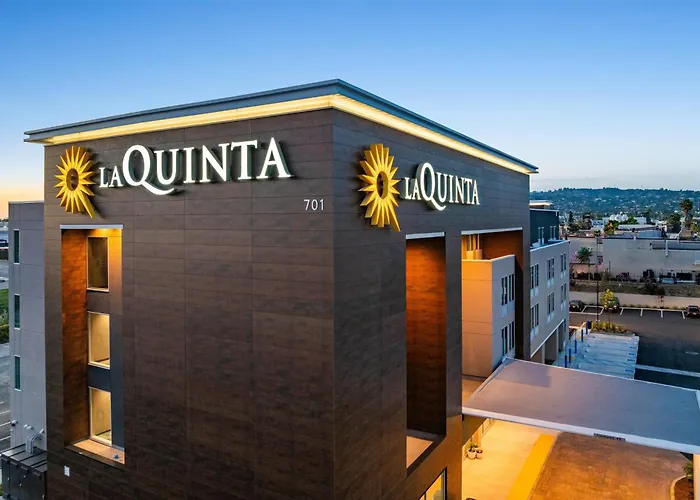 La Quinta Inn & Suites By Wyndham La Habra