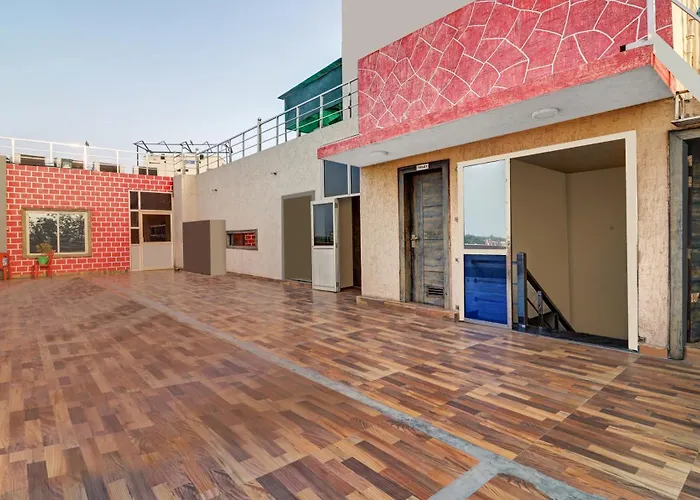 Itsy Hotels Anjali Mahal, 500 Mtrs From Mathura Railway Station