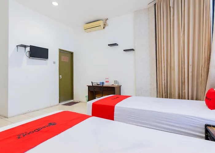 Reddoorz At Sparkling Hotel Near Stasiun Gubeng Surabaya