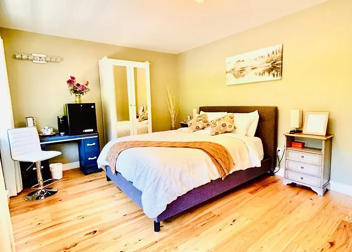 Oceanside Manor - Golf Course View Bed & Breakfast Qualicum Beach