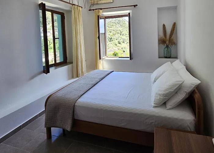Te Rrapi Rooms Qeparo