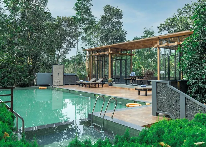 The Mountain Courtyard Thekkady Hotel