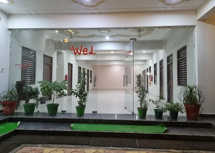Hotel Crystal International - Near Prem Mandir By Mukund Vrindavan