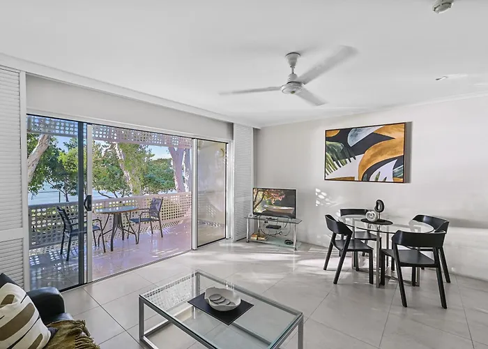 Marlin Waters Beachfront Apartments Palm Cove