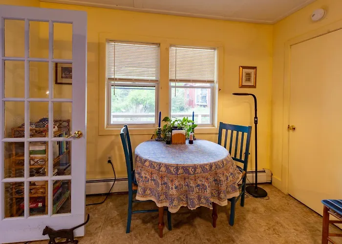 Cavalier Cottage B&B Shelburne Falls
