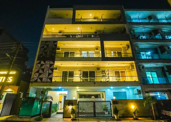 Serviced Luxury Suites With Kitchenette & Balcony At Sector 45 Gurgaon