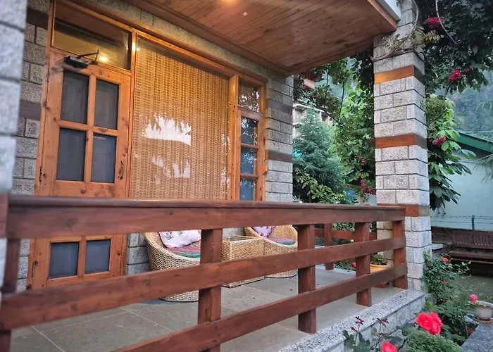 The Green Mountain Lodge Manāli