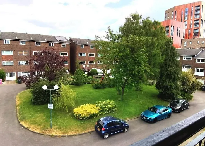 Spacious Double Bedroom With Private Bathroom Ensuite And A New Quality Mattress In London Canary Wharf For Short Stay Or Long Let Near O2 And Excel Exhibition Centre With Easy Reach From All Airports In Around London