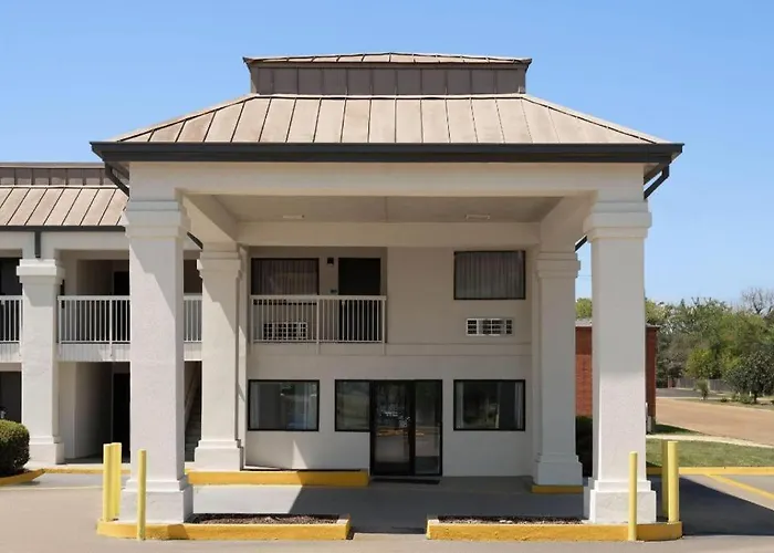 Days Inn & Suites By Wyndham Byram