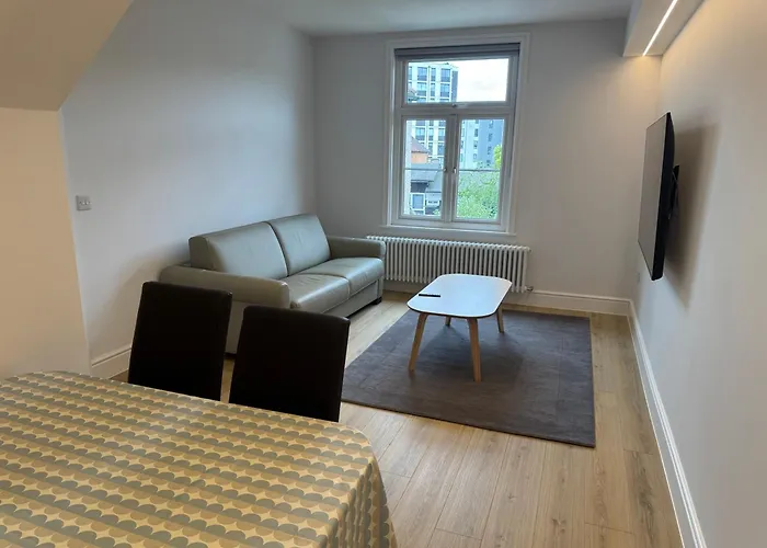 Brentwood Hotel & Apartments