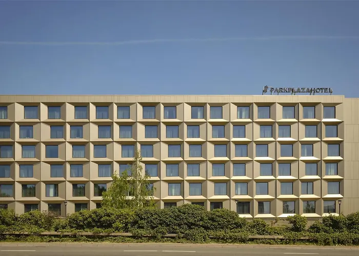 Park Plaza London, Park Royal Hotel