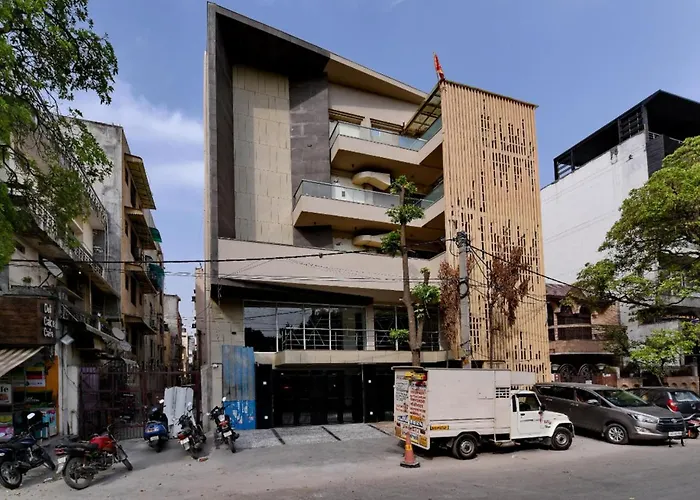 Fabhotel Pitampura Delhi 