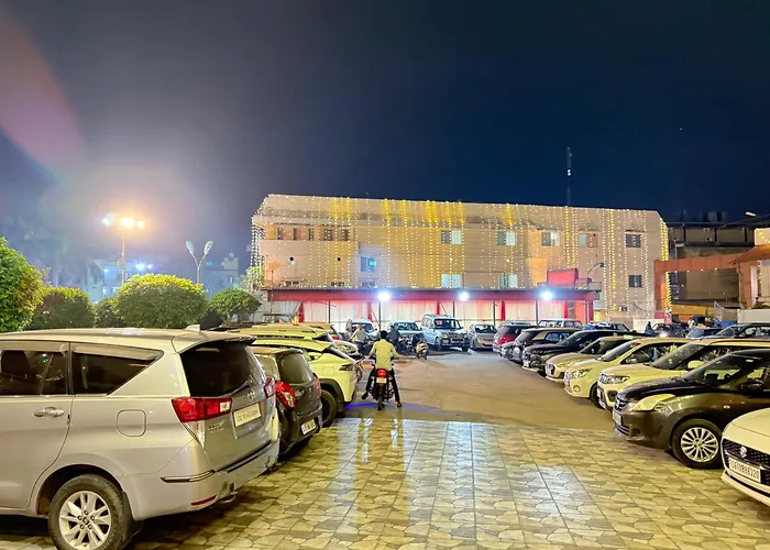 Hotel Emperor Paradise Bilaspur 