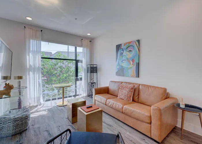 The Hive 101 King Suite Pet Friendly Wilmington