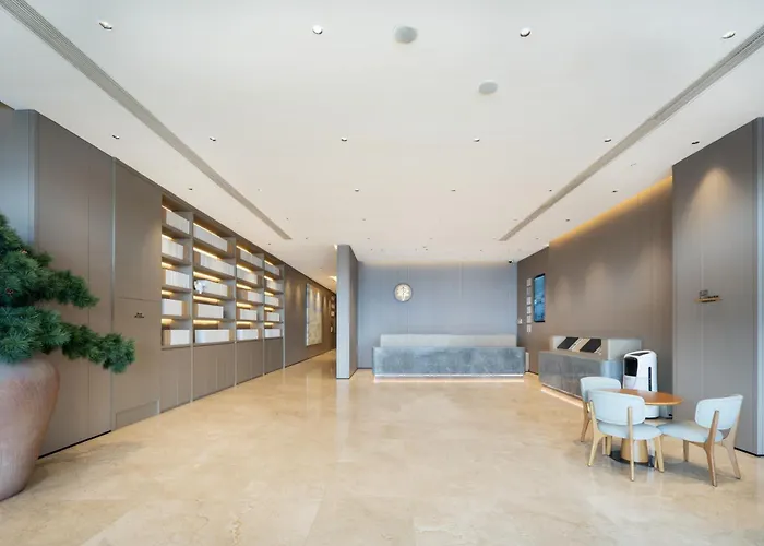 Four Seasons Hotel Shanghai Kangqiao Xiupu Road Branch