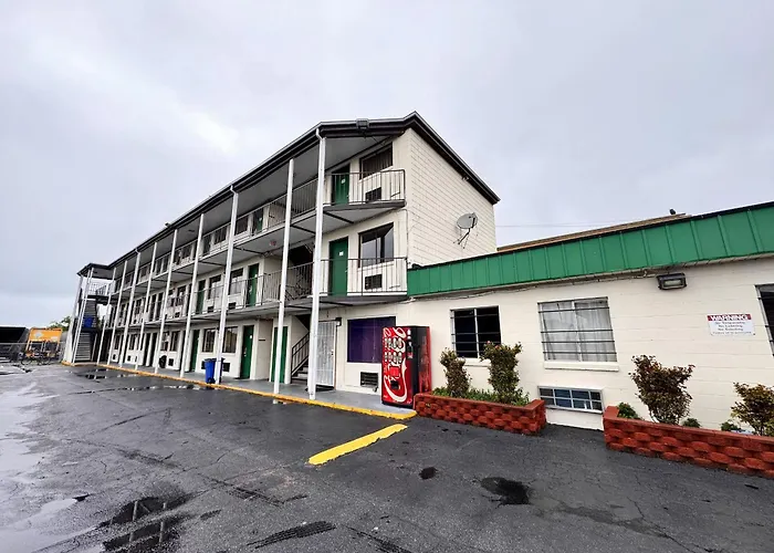 Cloverleaf Motel By Belvilla Richmond Near Turnpike