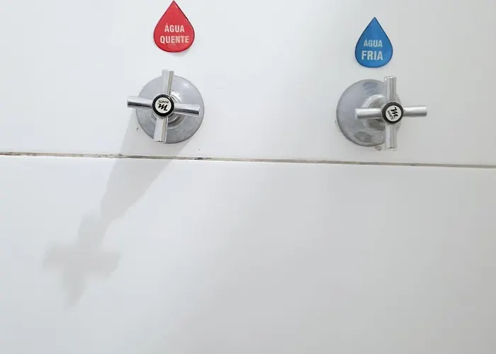 Pousada Guarany Acesso Aos Quartos Apenas Por Escadas , Visitas Multiplas E Rotatividade De Pessoas No Quarto Sao Proibidas Campina Grande