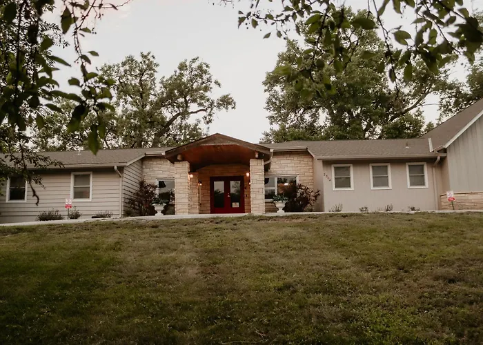 Sonlit Retreats Hotel Omaha