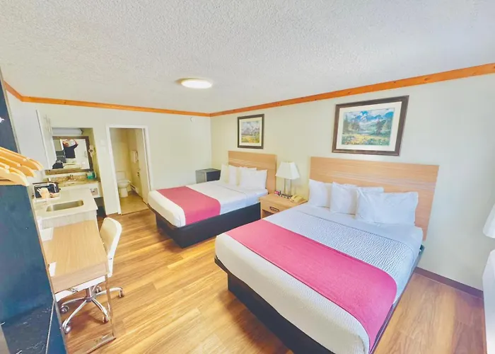 Travelodge By Wyndham Golden Sportsman Lodge