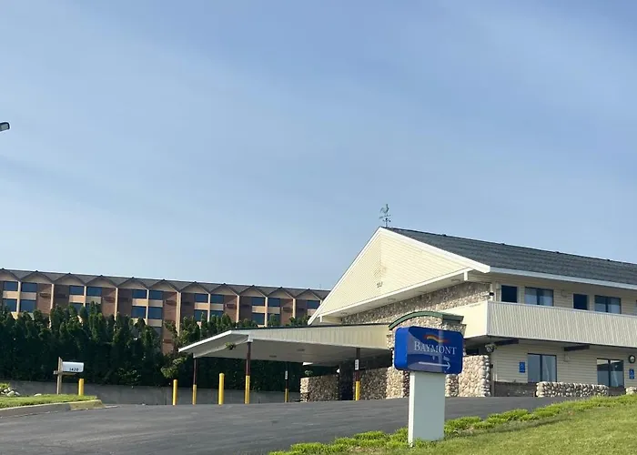 Baymont By Wyndham Petoskey Motel