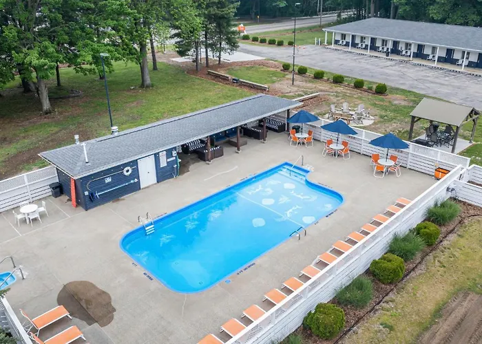 Starlite Resort Saugatuck