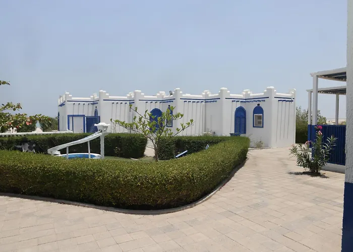 Al-Ashkhara Beach Resort منتجع شاطئ الأشخرة Al Sharqiyah