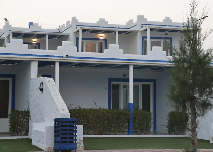 Al-Ashkhara Beach Resort منتجع شاطئ الأشخرة Al Sharqiyah