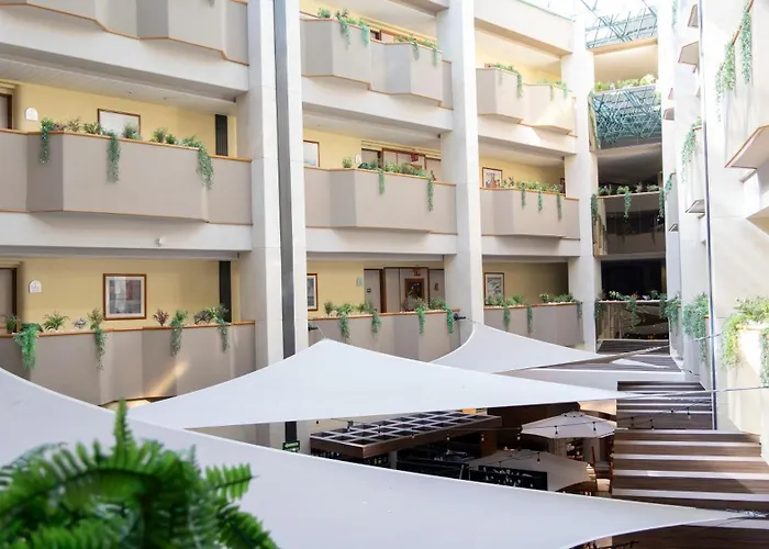 Hotel Abastos Plaza Mexico