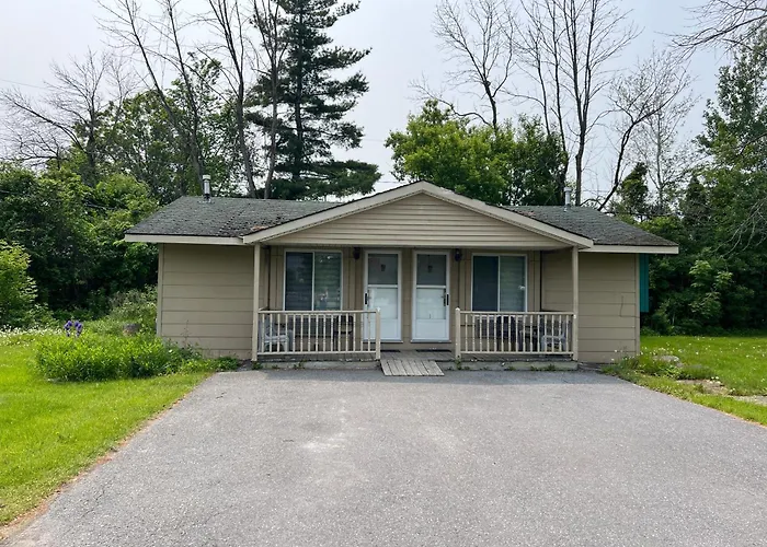 First Canada Hotel Cornwall Hwy 401 On